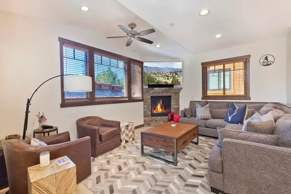 $1,699,000 | 125 Lakeview Boulevard, Unit 5, Mammoth Lakes, CA 93546
