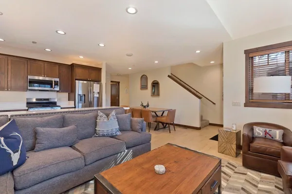 $1,699,000 | 125 Lakeview Boulevard, Unit 5, Mammoth Lakes, CA 93546