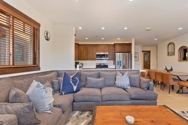 $1,699,000 | 125 Lakeview Boulevard, Unit 5, Mammoth Lakes, CA 93546