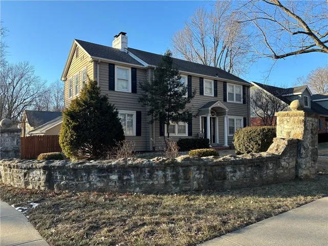 $359,900 | 802 North Noyes Boulevard, St. Joseph, MO 64506