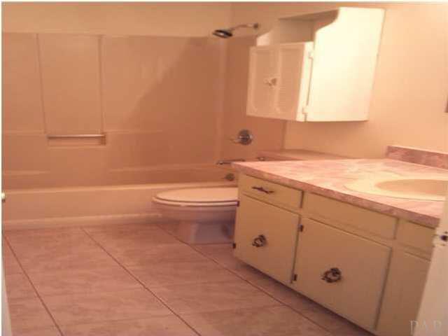 5376 Persimmon Hollow Road Milton, FL 32583 - Photo 8 of 12 FULL additional bathroom to service guest and (2) additional bedrooms