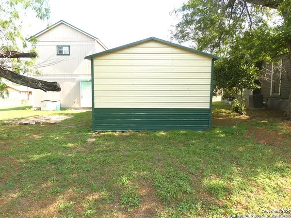 $99,000 | 911 East Steiner Street, Beeville, TX 78102