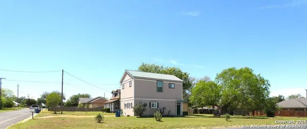 $99,000 | 911 East Steiner Street, Beeville, TX 78102