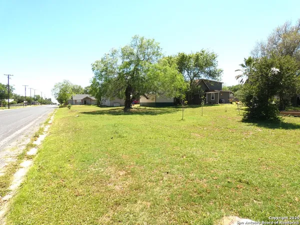$99,000 | 911 East Steiner Street, Beeville, TX 78102