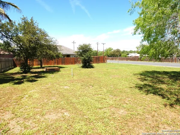 $99,000 | 911 East Steiner Street, Beeville, TX 78102
