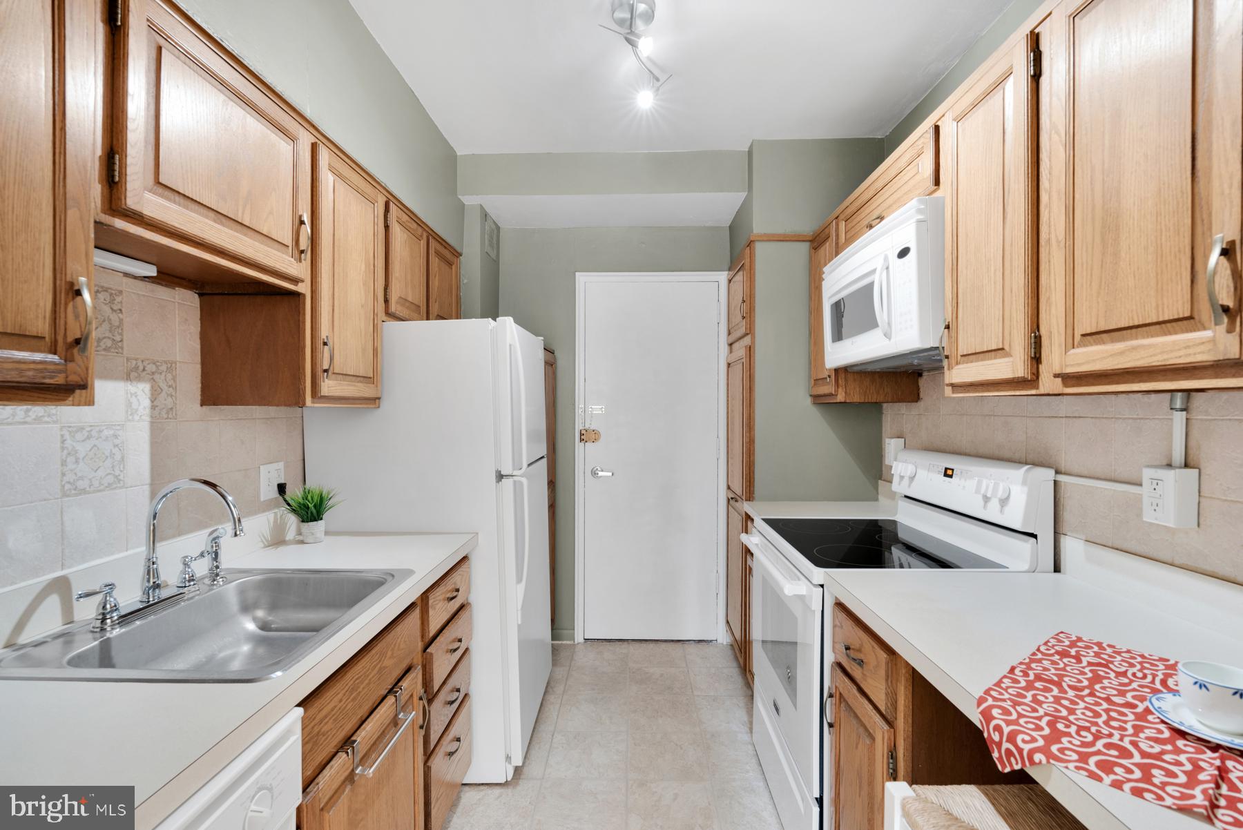 4740 Connecticut Avenue Northwest, Unit 414 Washington, DC 20008 - Photo 9 of 33 a kitchen with a sink stove and refrigerator
