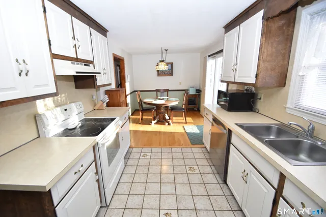 $299,900 | 61 Sunnyview Drive, Vernon Rockville, CT 06066