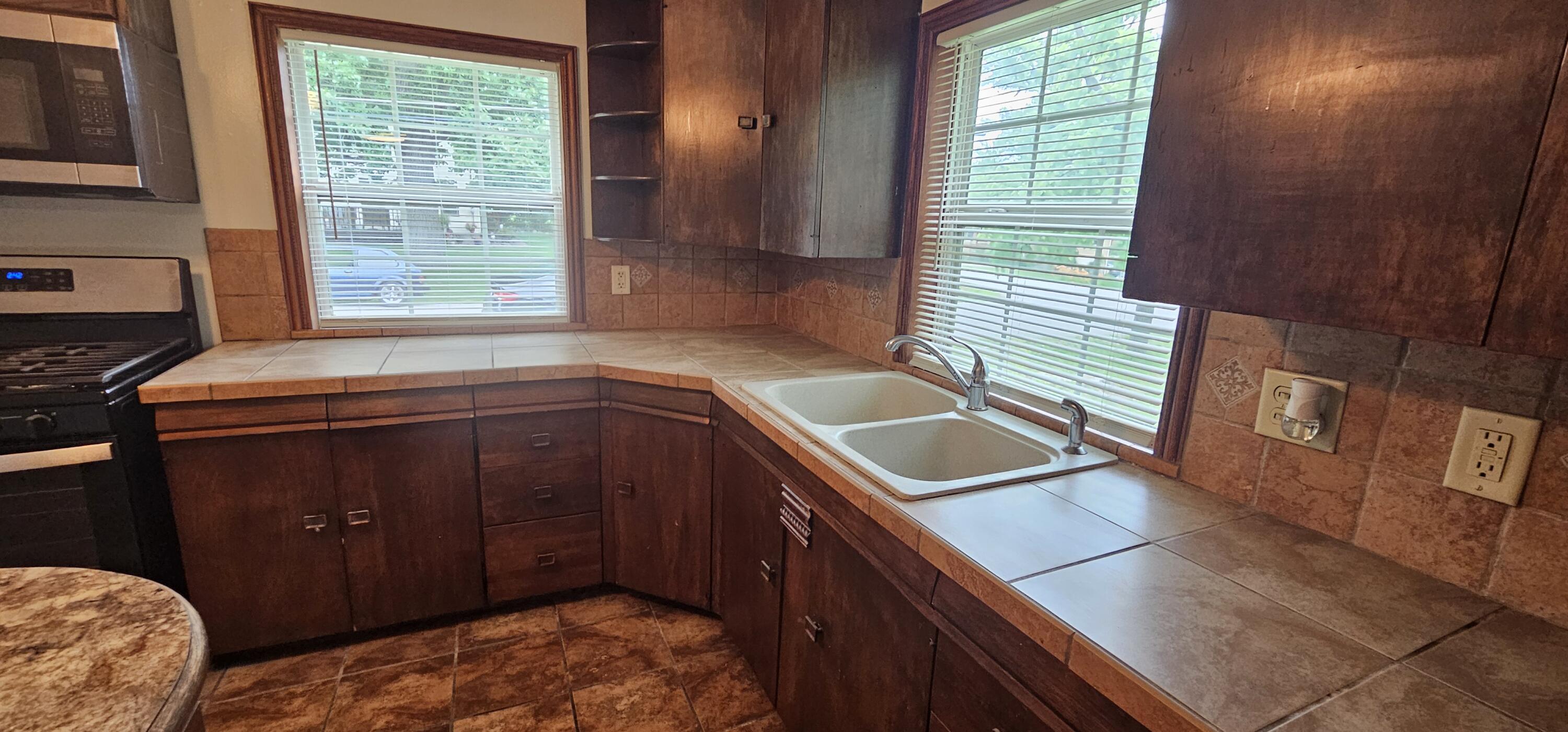 11102 82nd Street Pleasant Prairie, WI 53158 - Photo 4 of 43 Kitchen