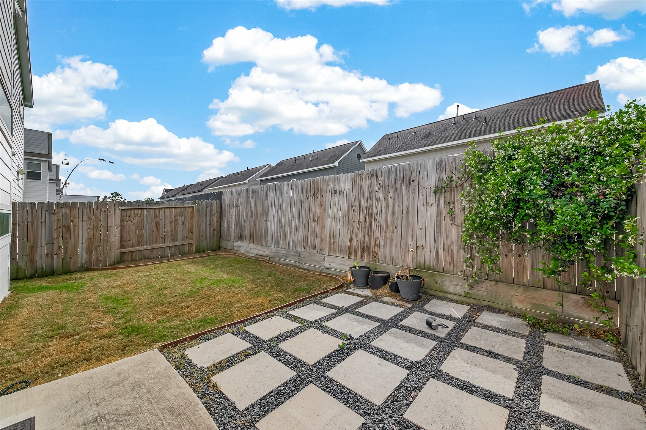 5505 Robusto Place Houston, TX 77091 - Photo 40 of 49 a backyard of a house