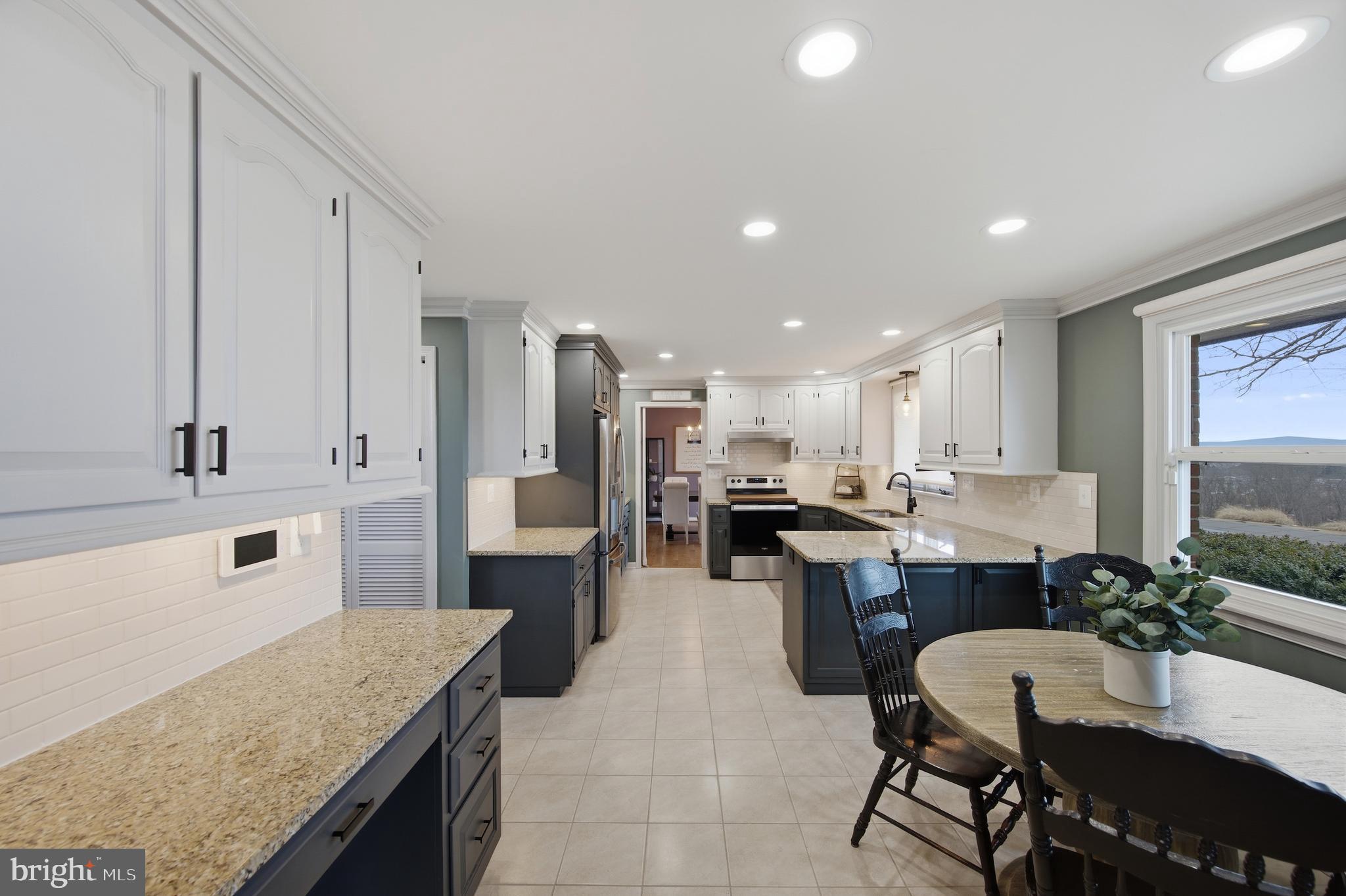 8450 Palmer Road Middletown, MD 21769 - Photo 37 of 94 Kitchen with Breakfast Room