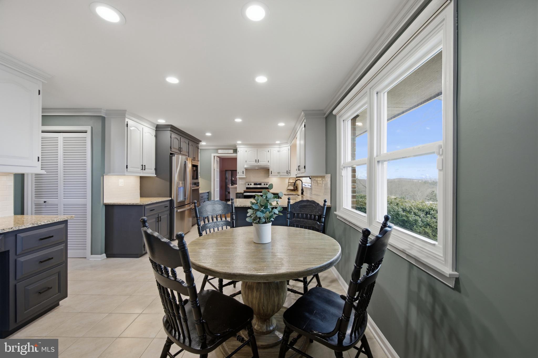 8450 Palmer Road Middletown, MD 21769 - Photo 40 of 94 Kitchen with Breakfast Room