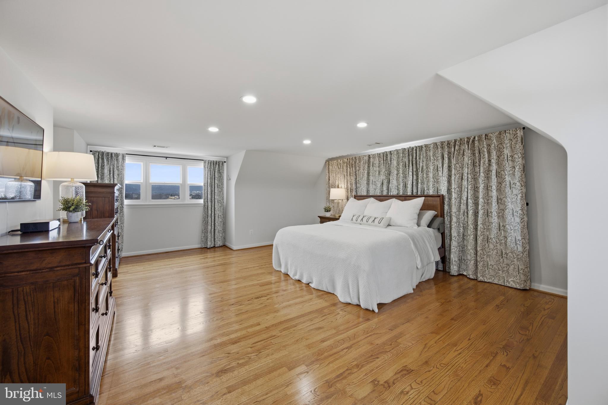 8450 Palmer Road Middletown, MD 21769 - Photo 59 of 94 Primary Bedroom Suite