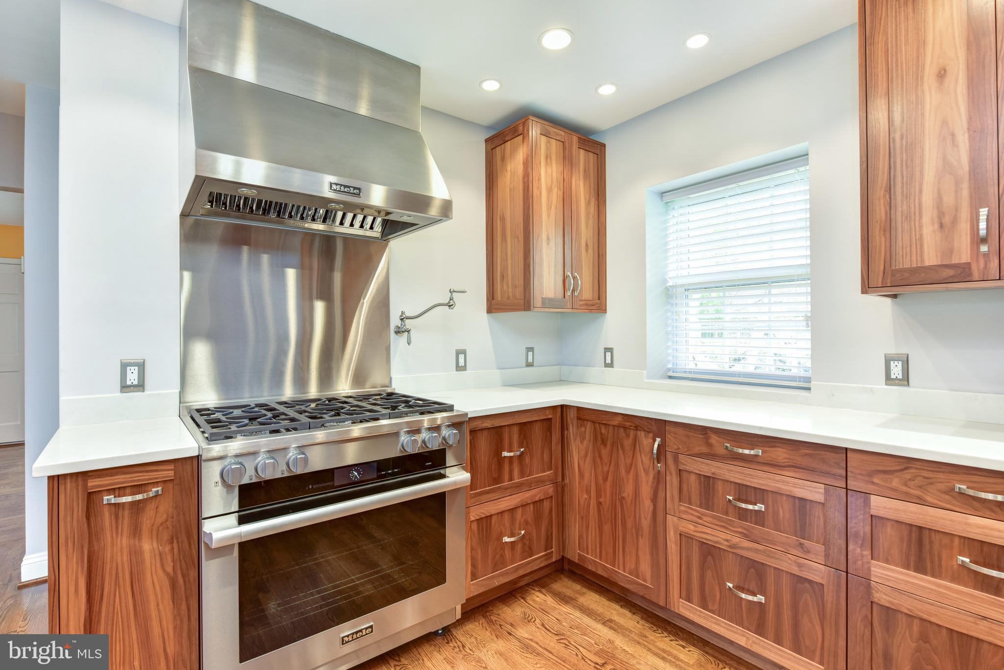8332 Wagon Wheel Road Alexandria, VA 22309 - Photo 9 of 39 Kitchen