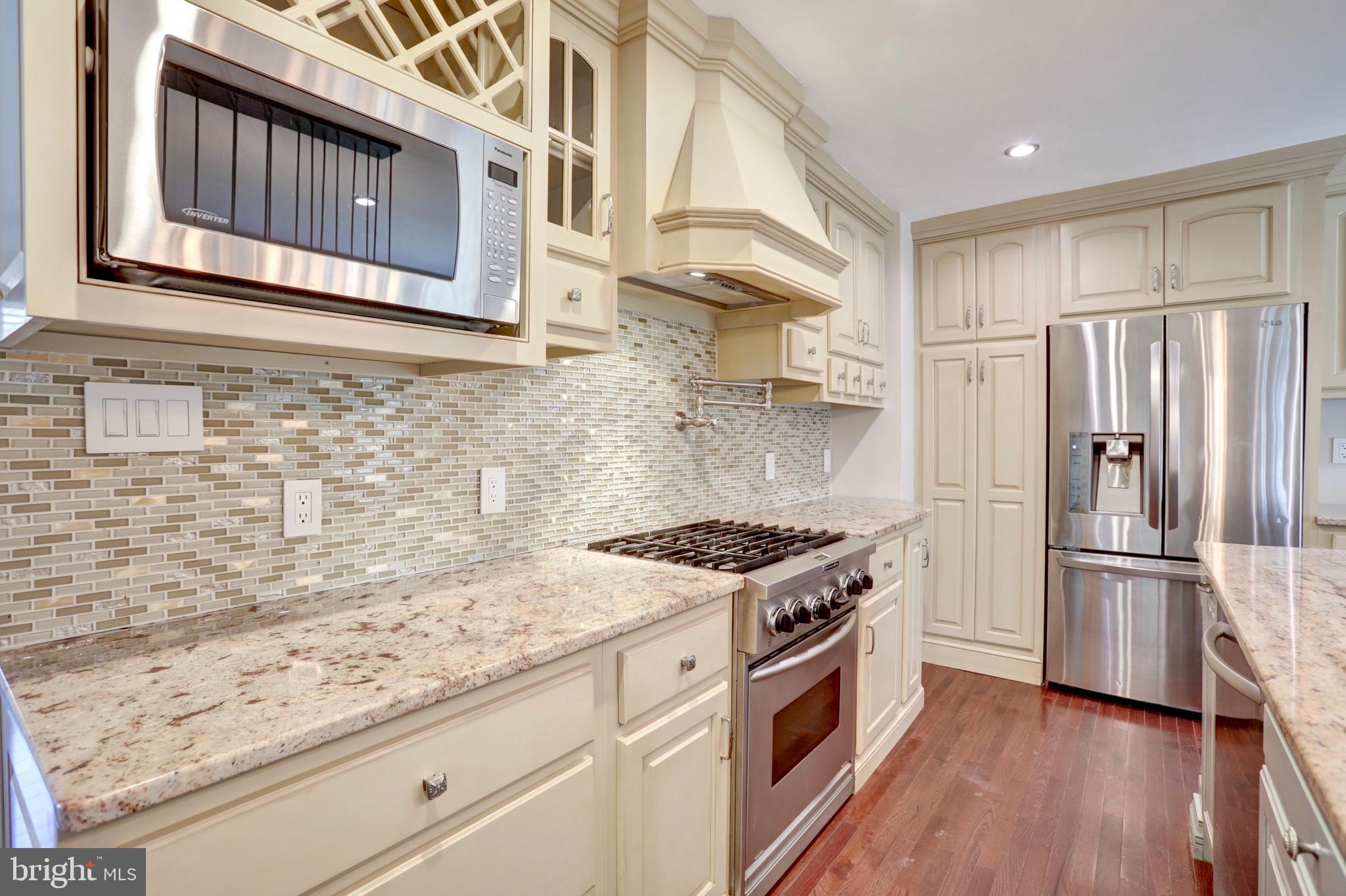 2336 Rosedown Drive Reston, VA 20191 - Photo 11 of 30 GAS COOKING AND WATER POT FILLER