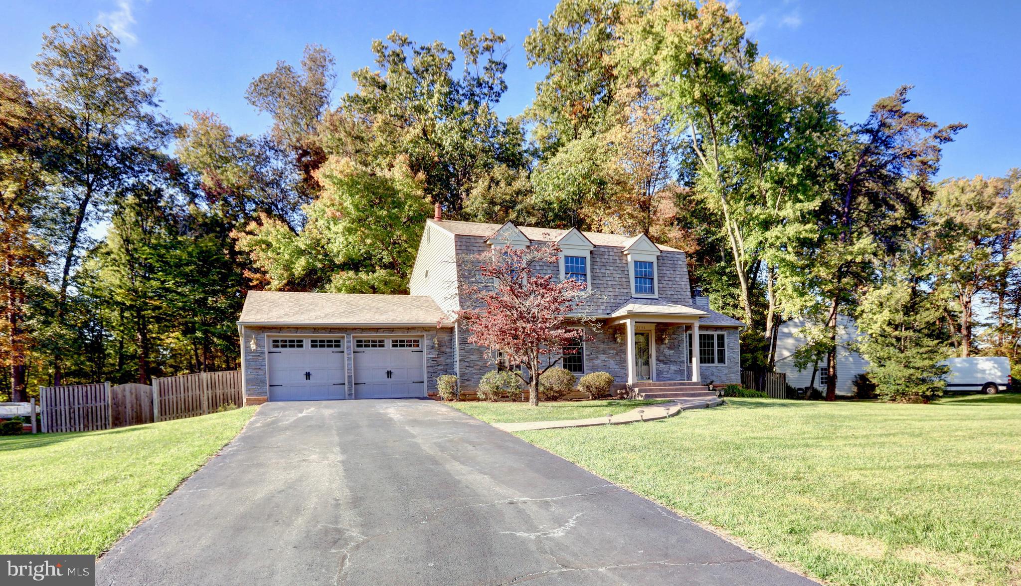 2336 Rosedown Drive Reston, VA 20191 - Photo 3 of 30 LOADS OF WONDERFUL TREES