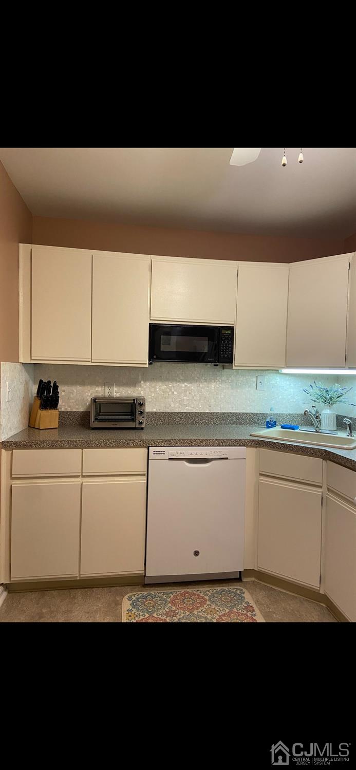 1001 Meadow Court Helmetta, NJ 08828 - Photo 6 of 10