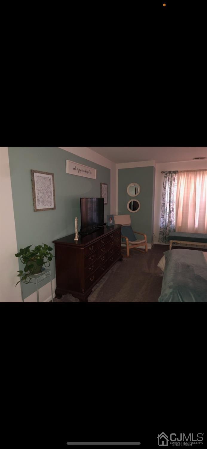 1001 Meadow Court Helmetta, NJ 08828 - Photo 8 of 10