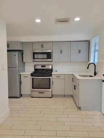 $2,195 | 445 Southwest 3rd Street, Unit 1, Miami, FL 33130