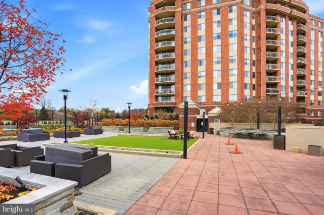 a building view with a outdoor space