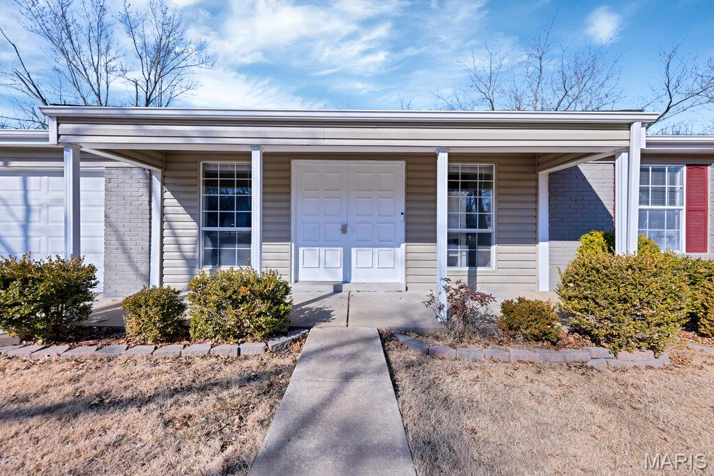 6995 Candlewick Way Florissant, MO 63033 - Photo 3 of 34