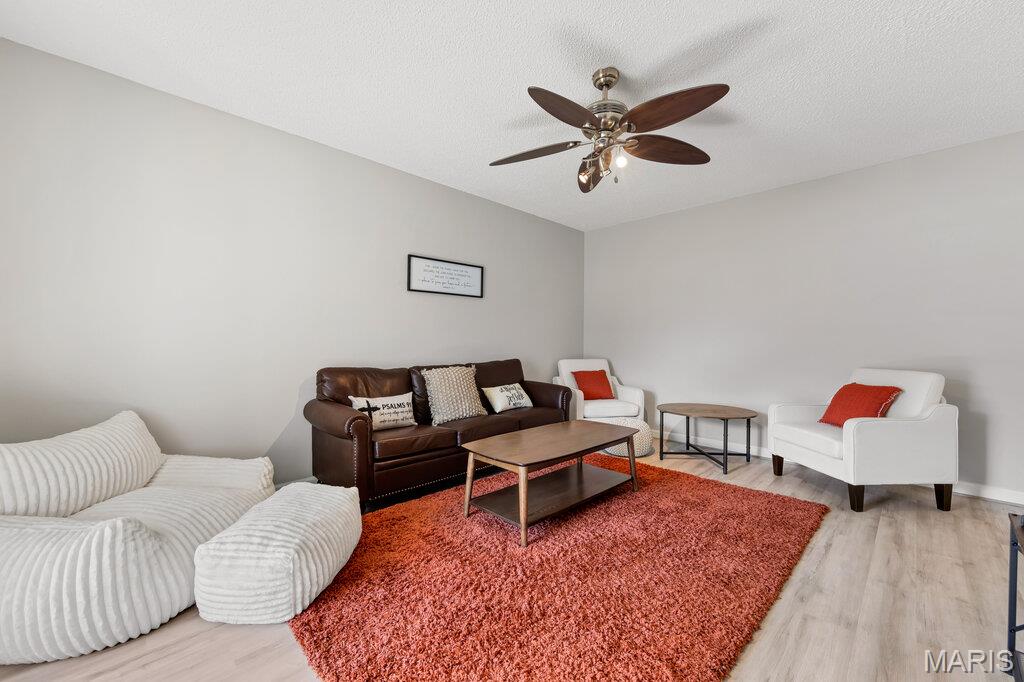 6995 Candlewick Way Florissant, MO 63033 - Photo 4 of 34