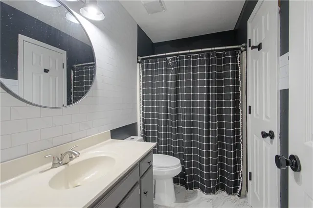 $244,900 | 504 Southeast 21st Street, Oak Grove, MO 64075