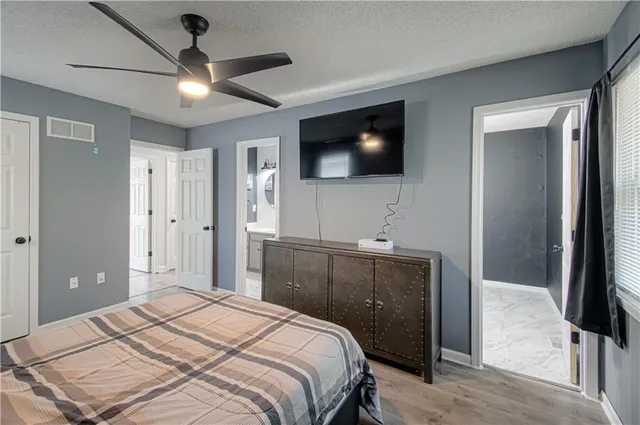 $244,900 | 504 Southeast 21st Street, Oak Grove, MO 64075