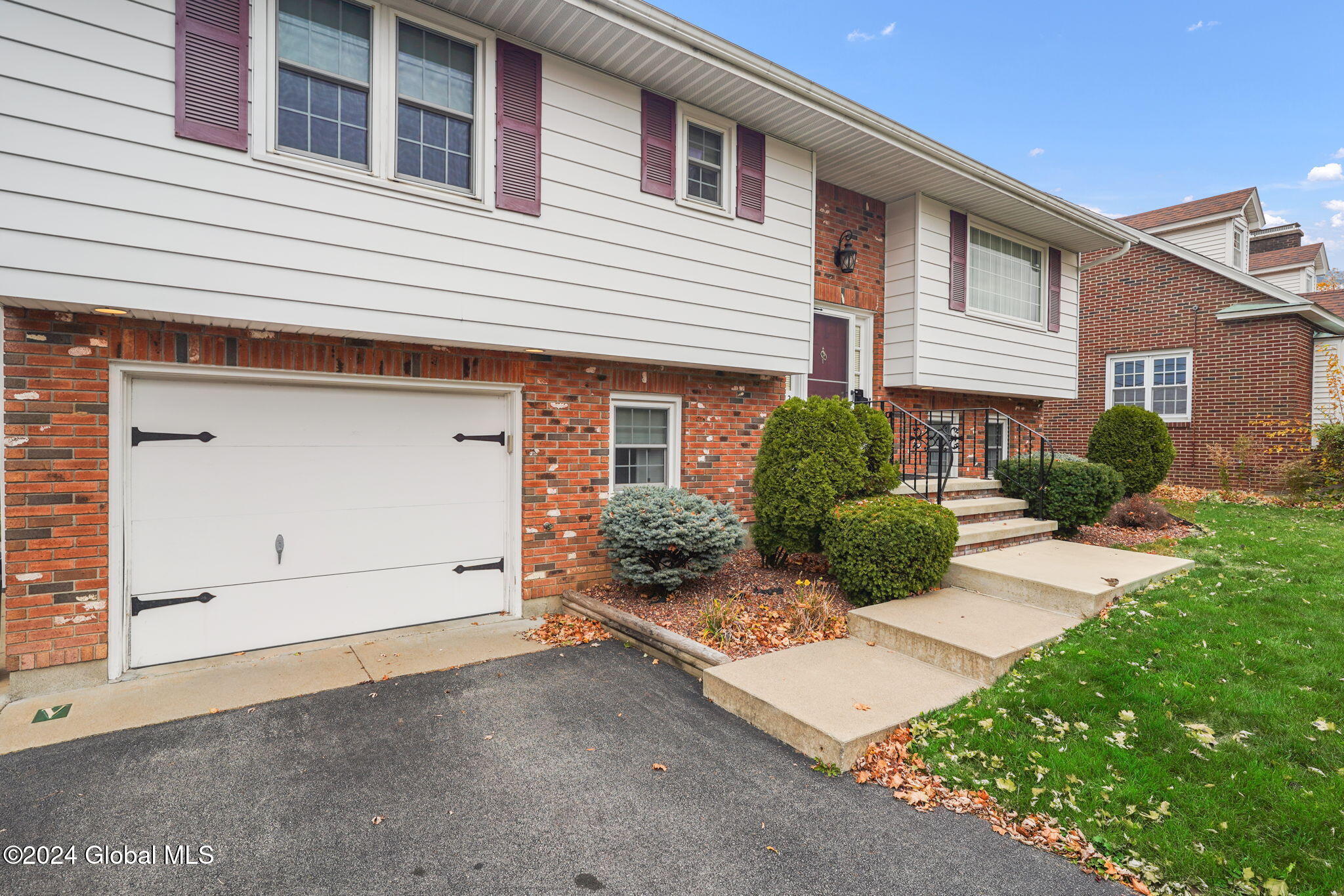 23 Rosa Road Schenectady, NY 12308 - Photo 3 of 38 38-web-or-mls-DSC02318