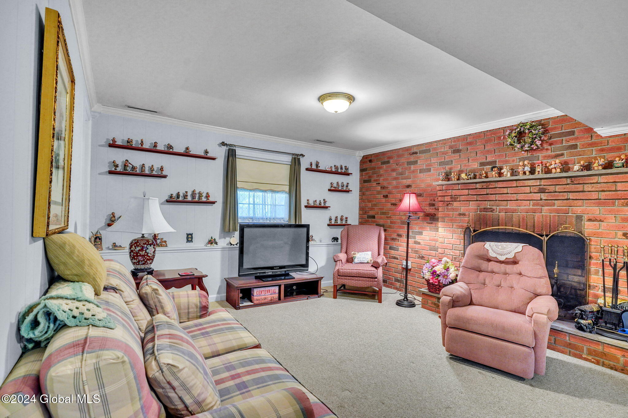 23 Rosa Road Schenectady, NY 12308 - Photo 4 of 38 3-web-or-mls-DSC02132