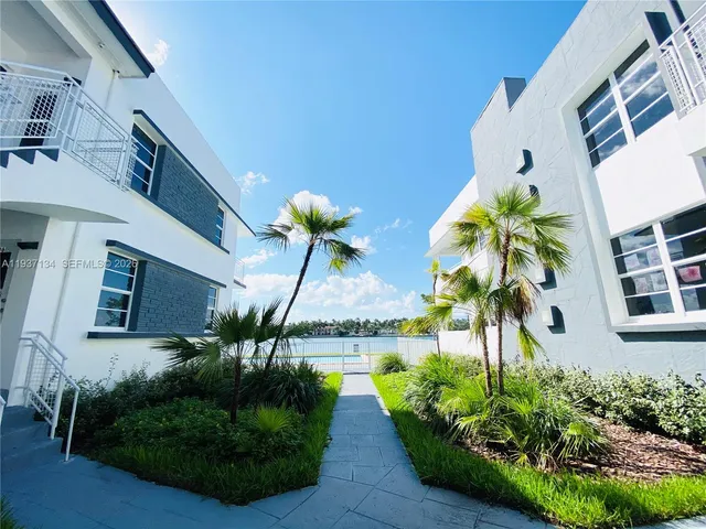 $2,450 | 960 Bay Drive, Unit 902, Miami Beach, FL 33141