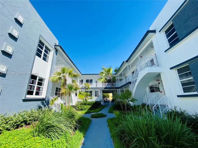 $2,450 | 960 Bay Drive, Unit 902, Miami Beach, FL 33141