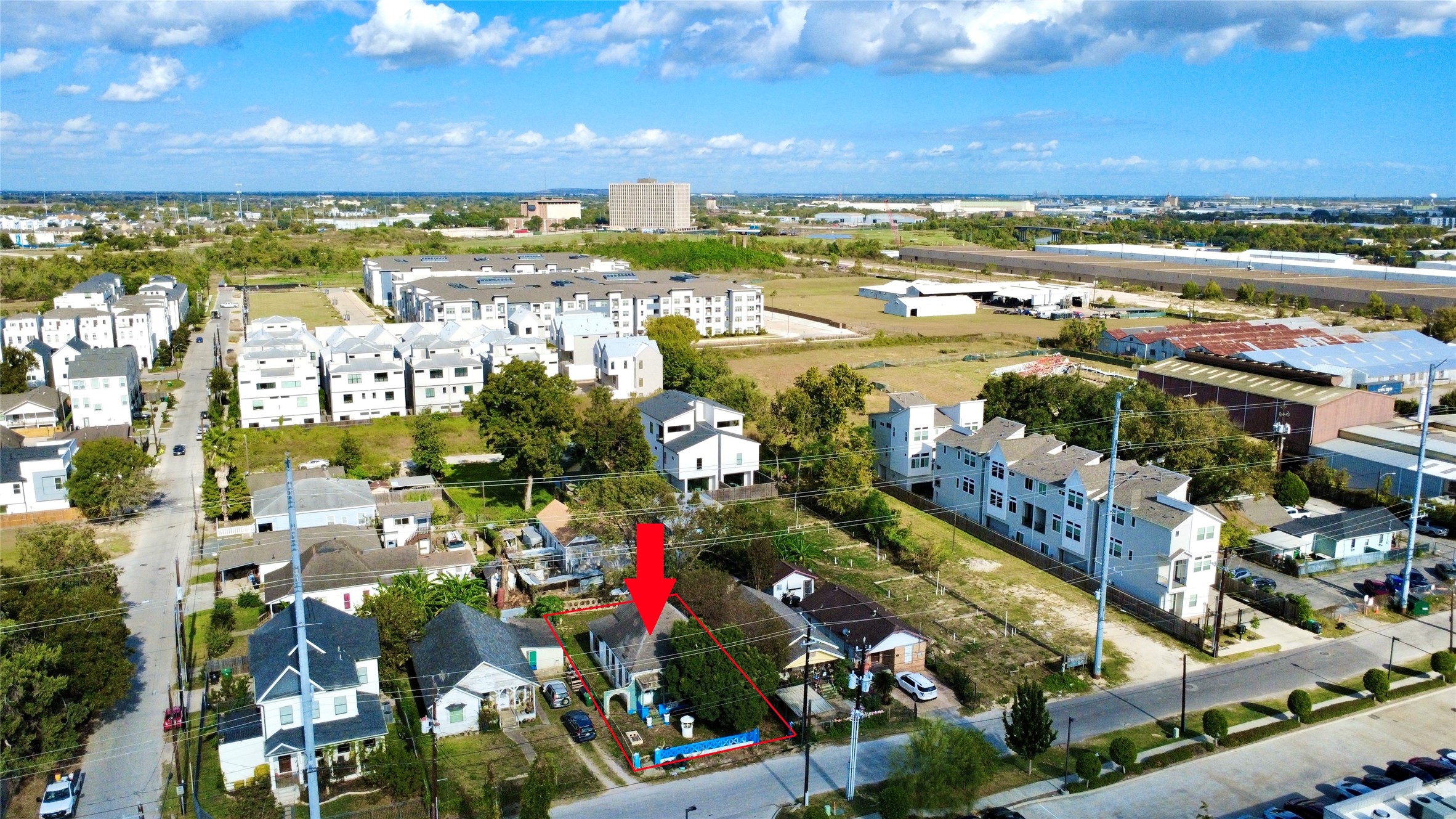 2809 Engelke Street Houston, TX 77003 - Photo 5 of 19 Lots of new higher end development coming around in the area.
