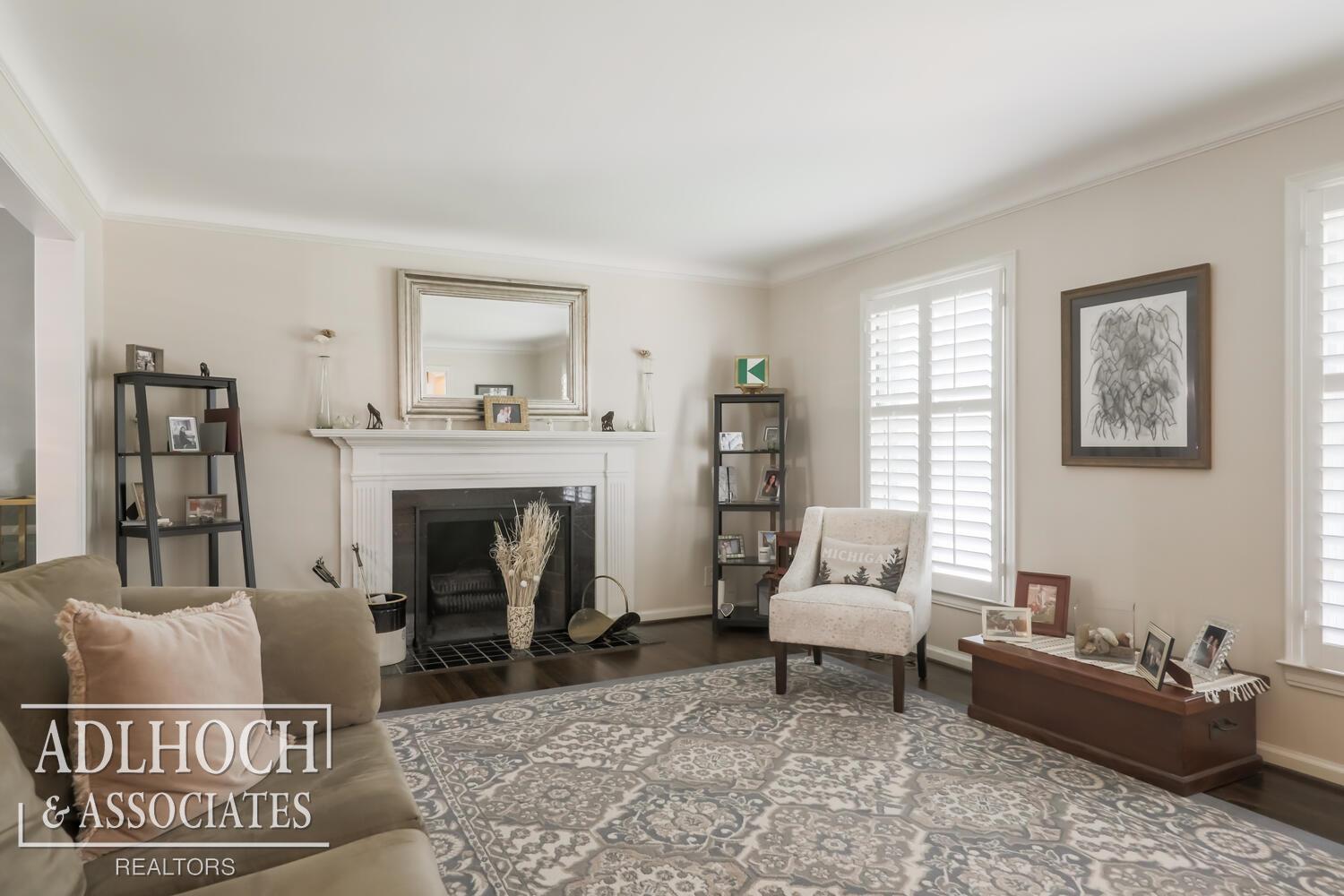 445 Roland Road Grosse Pointe, MI 48236 - Photo 8 of 20 50124229-7.JPG
