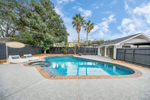 $726,000 | 7819 Pagewood Lane, Houston, TX 77063