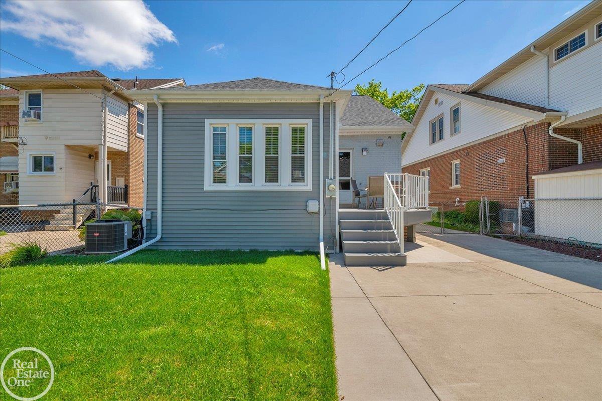 1357 Nottingham Road Grosse Pointe Park, MI 48230 - Photo 34 of 38