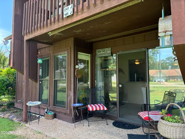 $120,000 | 141 Molokai, Unit J, Diamondhead, MS 39525