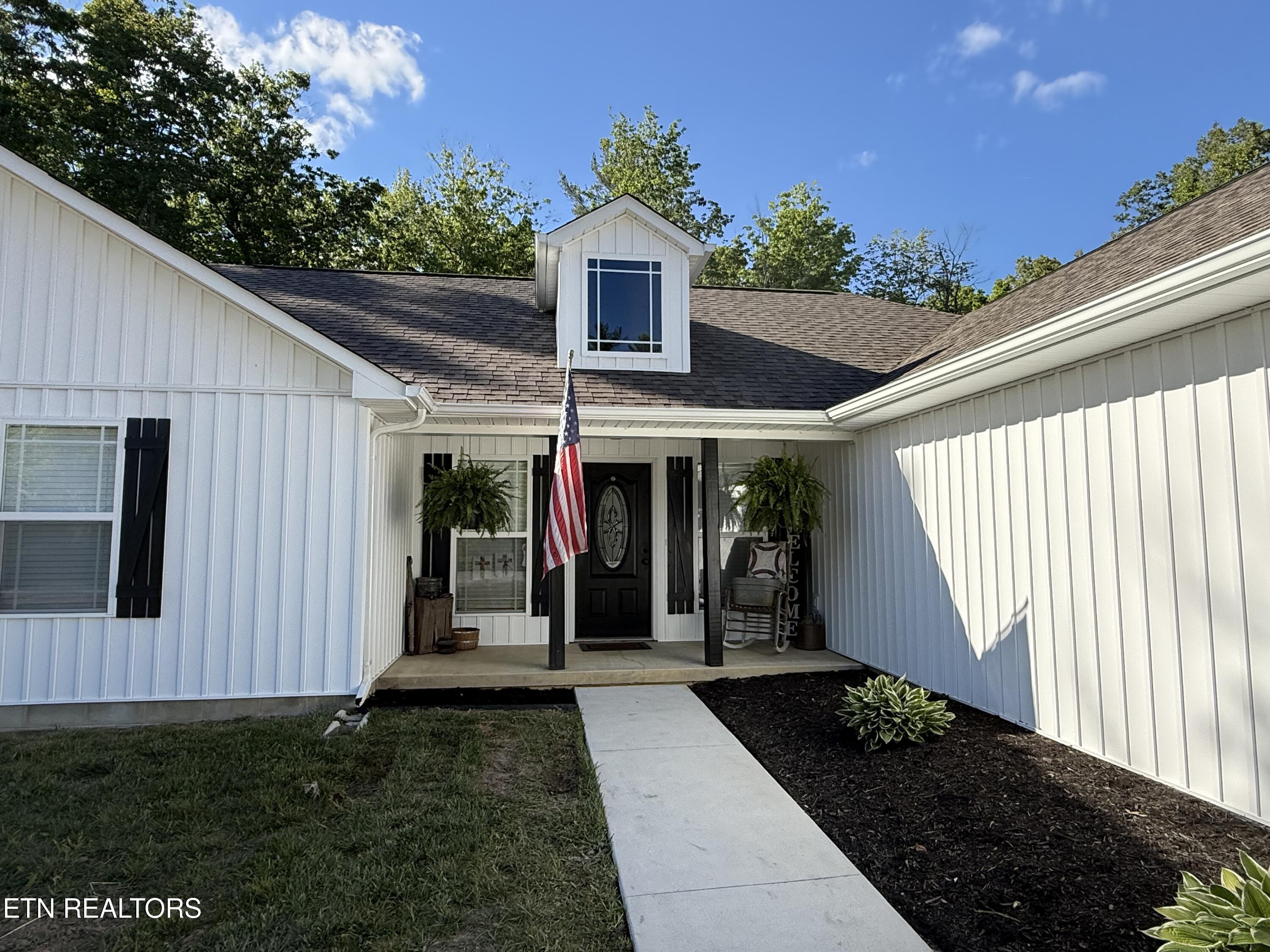 220 Kayla Lane Oneida, TN 37841 - Photo 3 of 35 IMG_3209