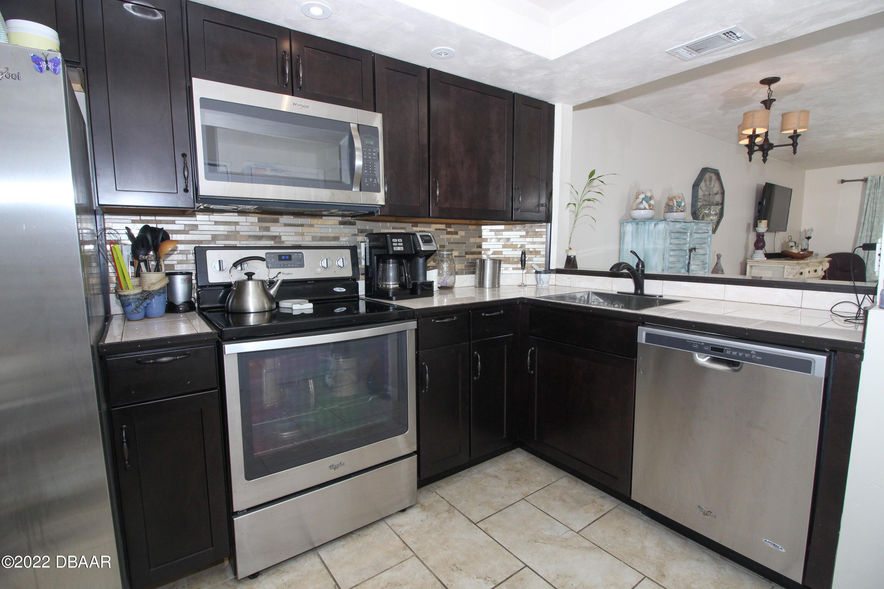 3333 South Ridgewood Avenue, Unit U27G Port Orange, FL 32129 - Photo 8 of 36 41023313-008-Kitchen_Alt_View