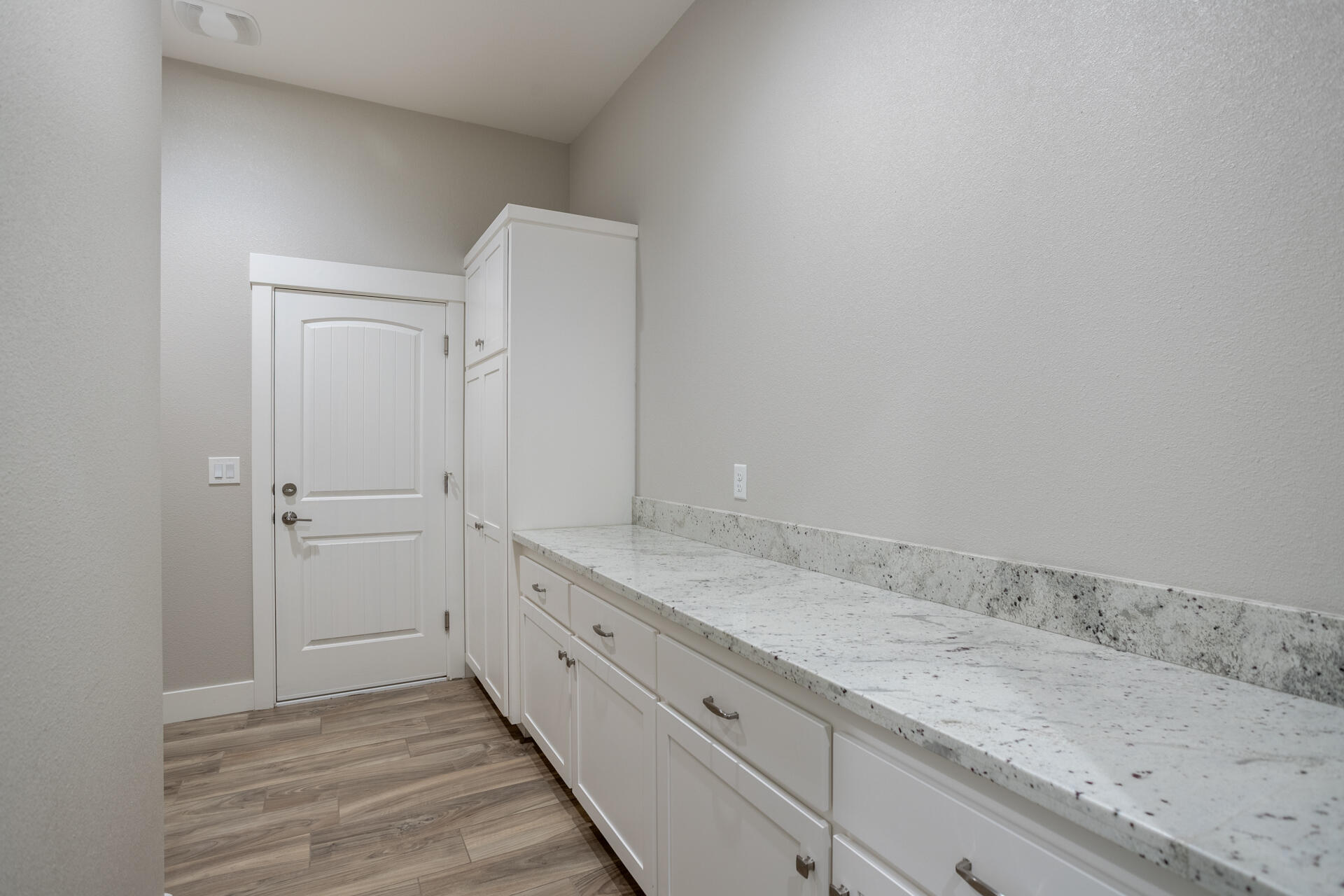 4755 Lower Springs Road Redding, CA 96001 - Photo 28 of 40 Laundry Room