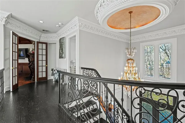 a view of entryway with a front door