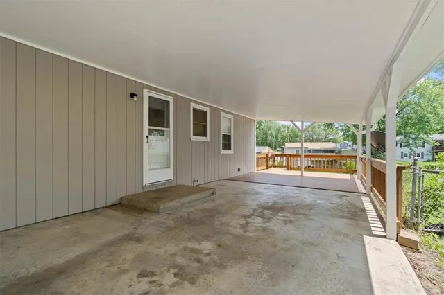 $215,000 | 307 East 3 Drive South, Independence, MO 64050