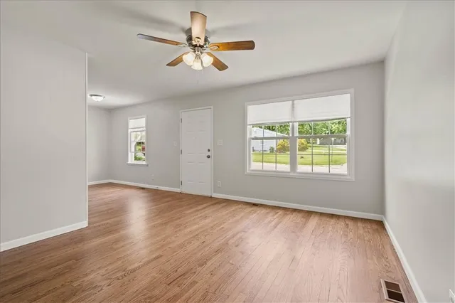 $215,000 | 307 East 3 Drive South, Independence, MO 64050