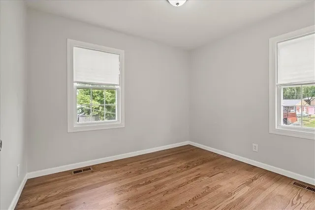 $215,000 | 307 East 3 Drive South, Independence, MO 64050