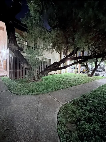 $2,200 | 660 West Park Drive, Unit 1201, Miami, FL 33172