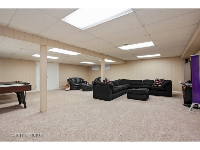 2109 Valley Road Northbrook, IL 60062 - Photo 10 of 13 a large room with lots of furniture