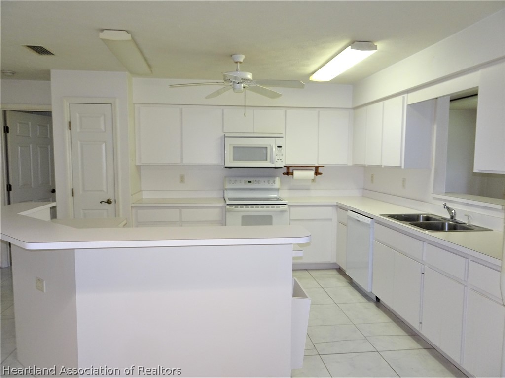 128 Loquat Road Northeast Lake Placid, FL 33852 - Photo 3 of 14 Gallery Image 3
