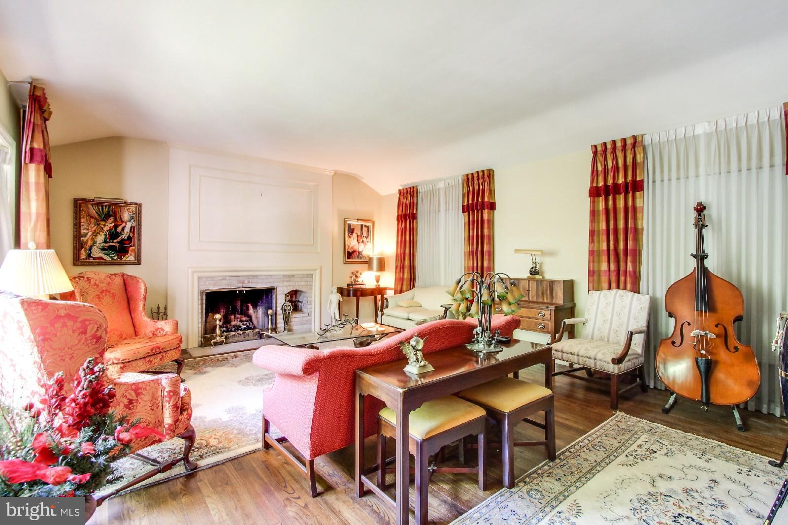 1290 Woodland Road York, PA 17403 - Photo 3 of 28 Gallery Image 3