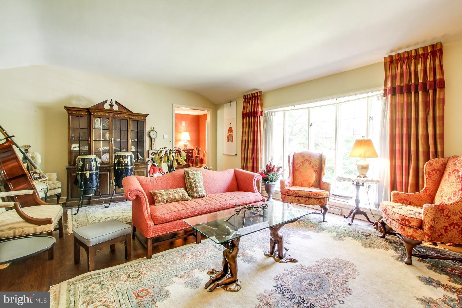 1290 Woodland Road York, PA 17403 - Photo 4 of 28 Gallery Image 4