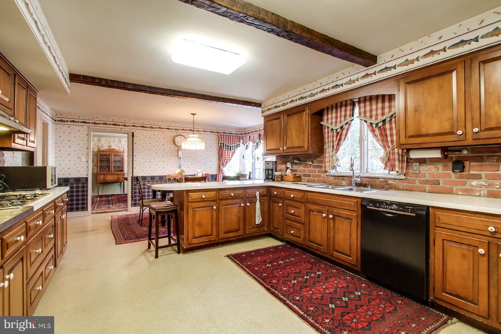 1290 Woodland Road York, PA 17403 - Photo 9 of 28 Gallery Image 9