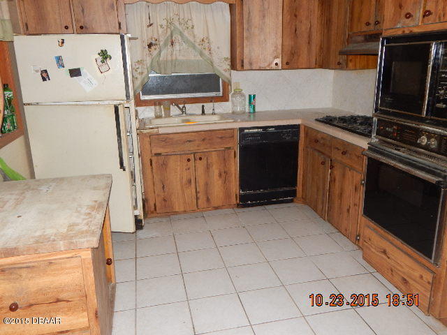 174 Poinciana Road Edgewater, FL 32141 - Photo 5 of 8 2015-10-23 18.51.28